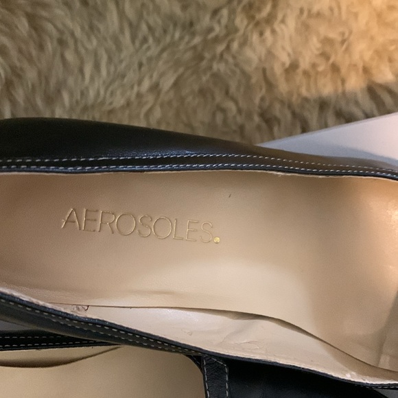 Aerosoles black leather almond toed pumps. Size 7 1/2 M. - Picture 6 of 11